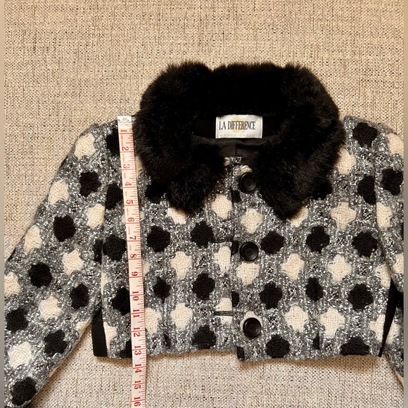 LA DIFFERENCE Cropped Jacket
Monte Carlo
Made in Italy
Size 4/6 - Picture 8 of 14